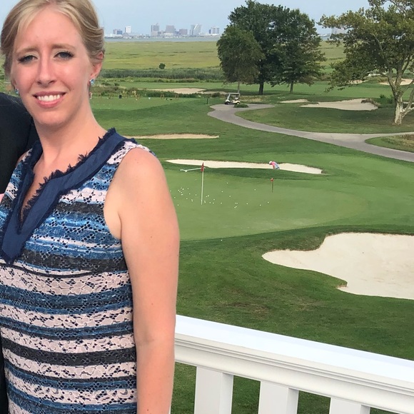 Meet your Posher, Nicole - Picture 1 of 1